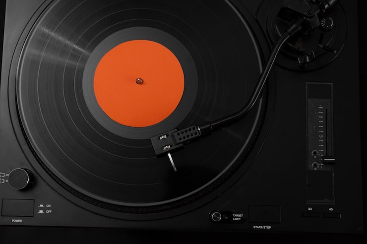 Close up of a record player needle