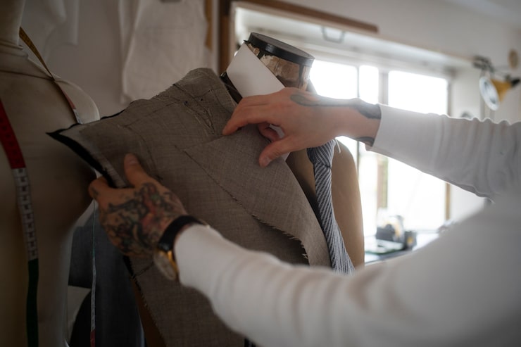Thick tip-on gatefold jacket being assembled